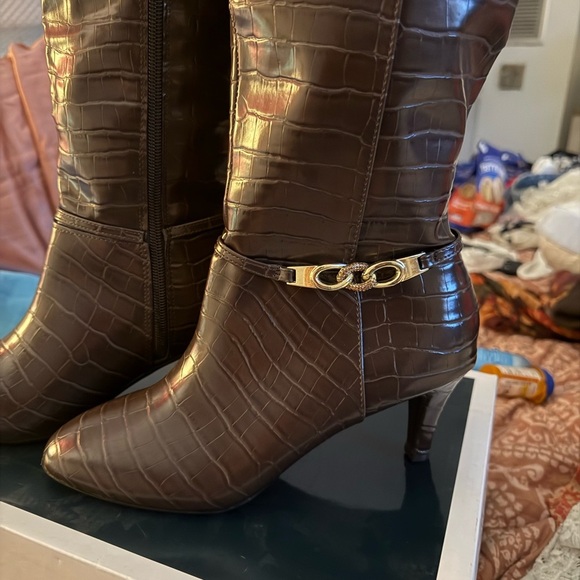 Karen Scott Brown Croco heeled boots - Picture 2 of 5
